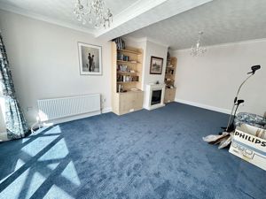 Lounge- click for photo gallery